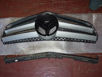 Решітка + емблема W207 2009/2013