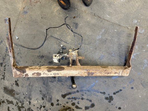 БУКСИРУВАЛЬНИЙ ГАК TOYOTA AVENSIS T25 COMBI