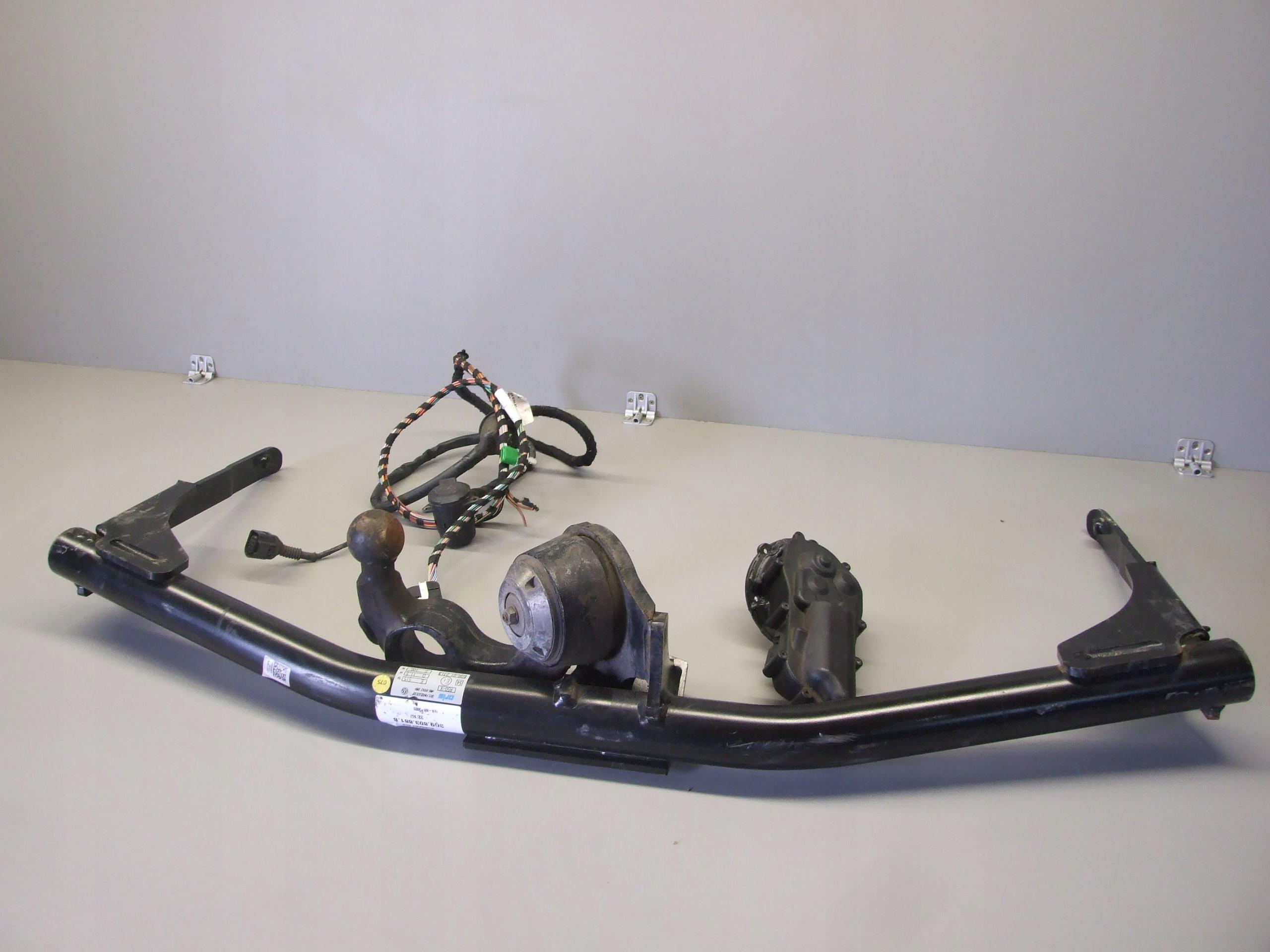 Буксировочный крюк VW PASSAT B8 универсал 3G9803881B