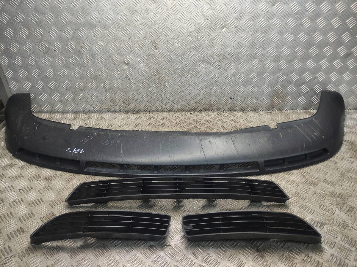 Хоккейная юбка переднего бампера + решетки AUDI A4 B5