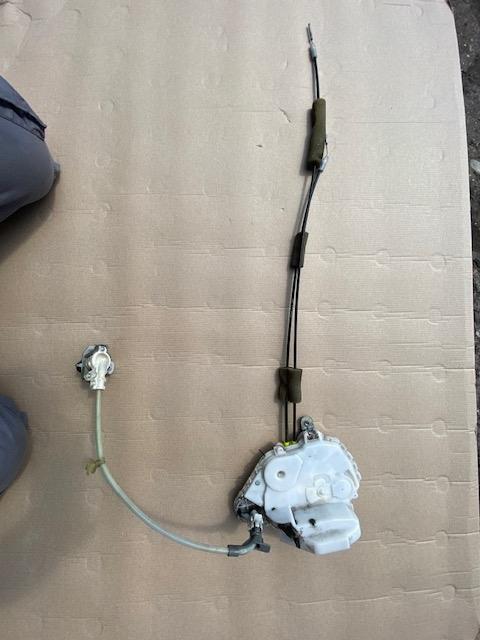 72151-SMG-G0 - HONDA CIVIC VIII ЗАМОК ДВЕРИ ЛЕВЫЙ ПЕРЕДНИЙ ЕВРОПА НЛО