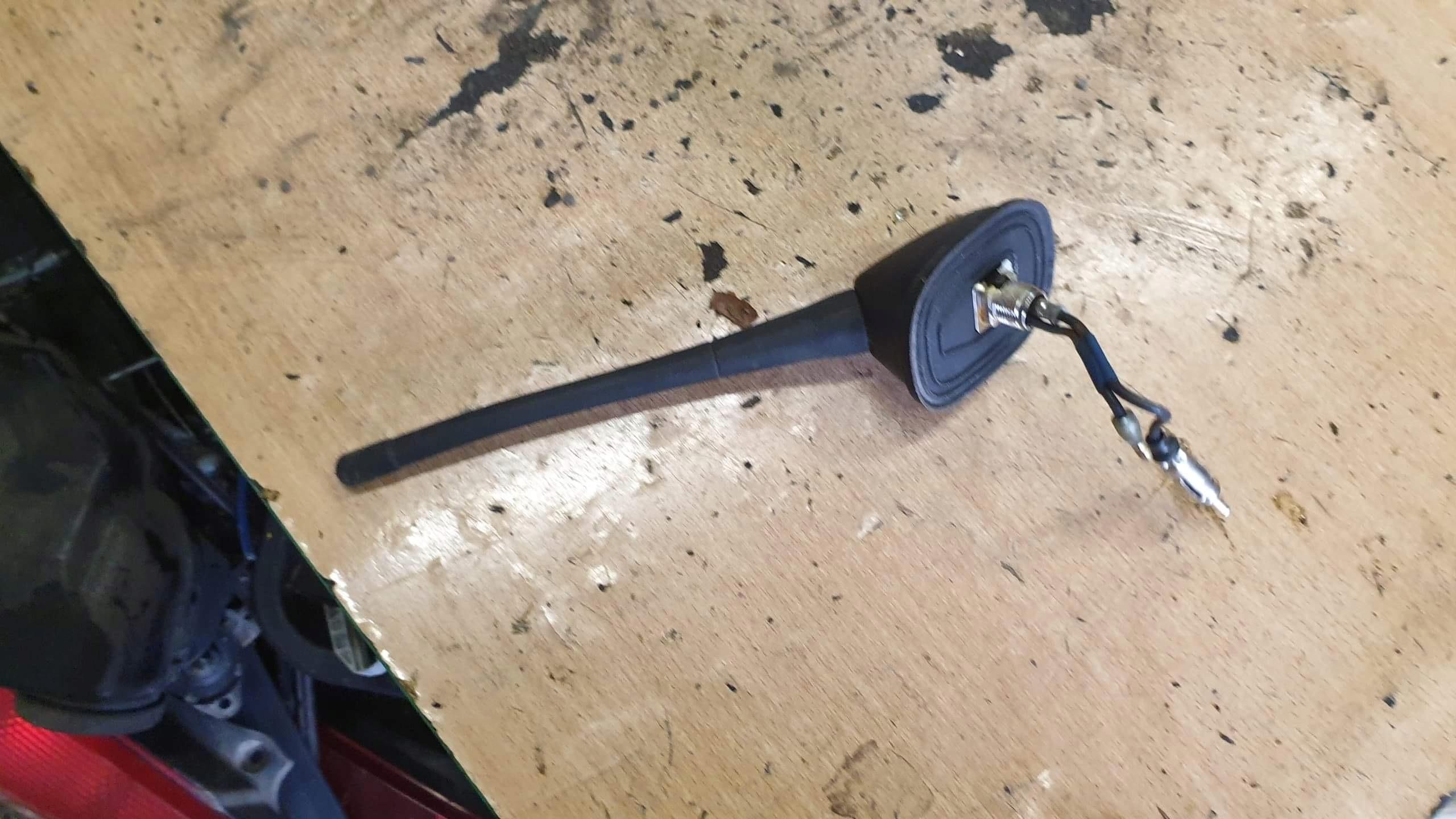 HONDA HR-V ТА АНТЕНА НА ДАХУ