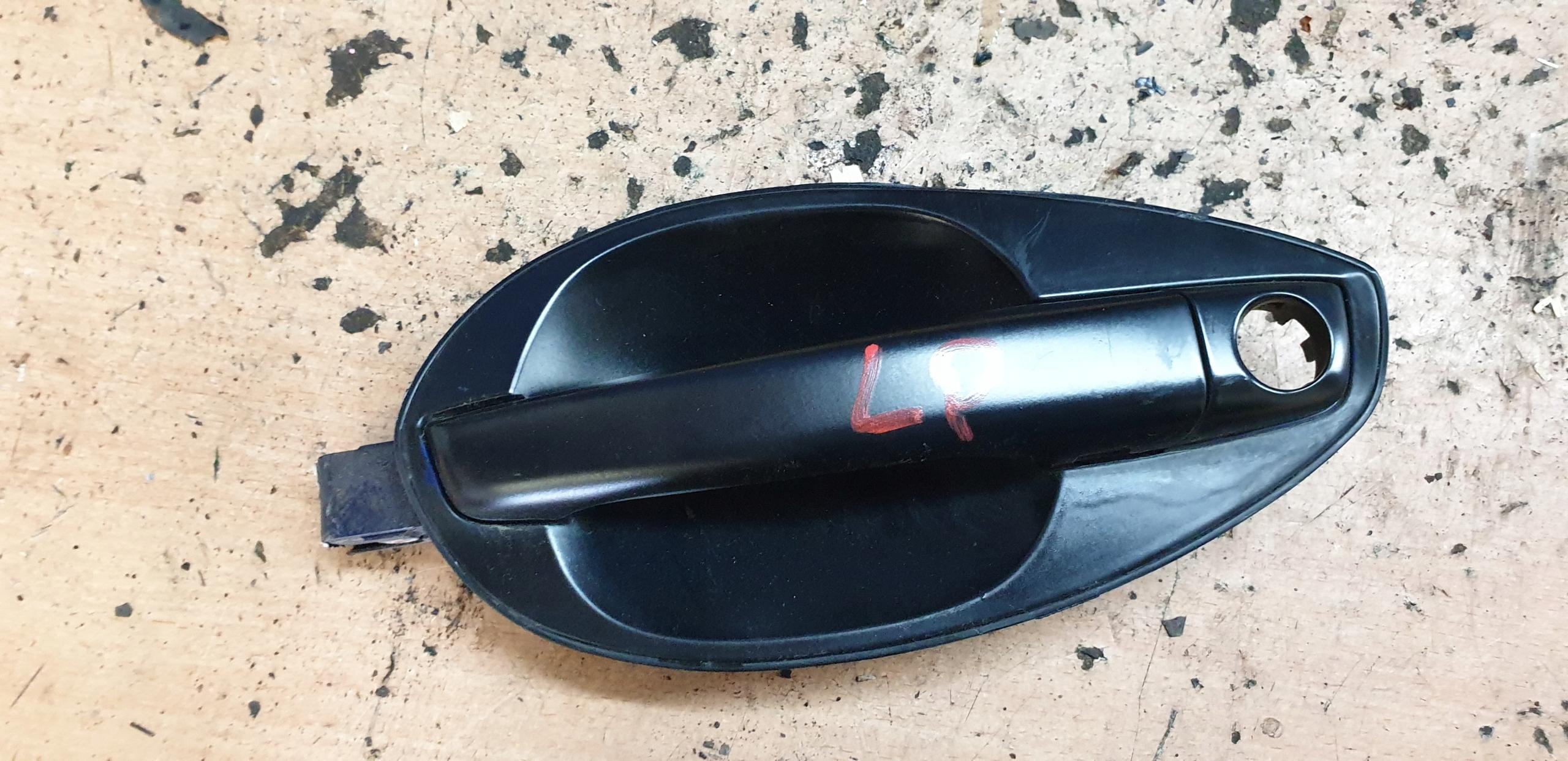 HYUNDAI COUPE II НАРУЖНАЯ РУЧКА ЛЕВАЯ ПЕРЕДНЯЯ