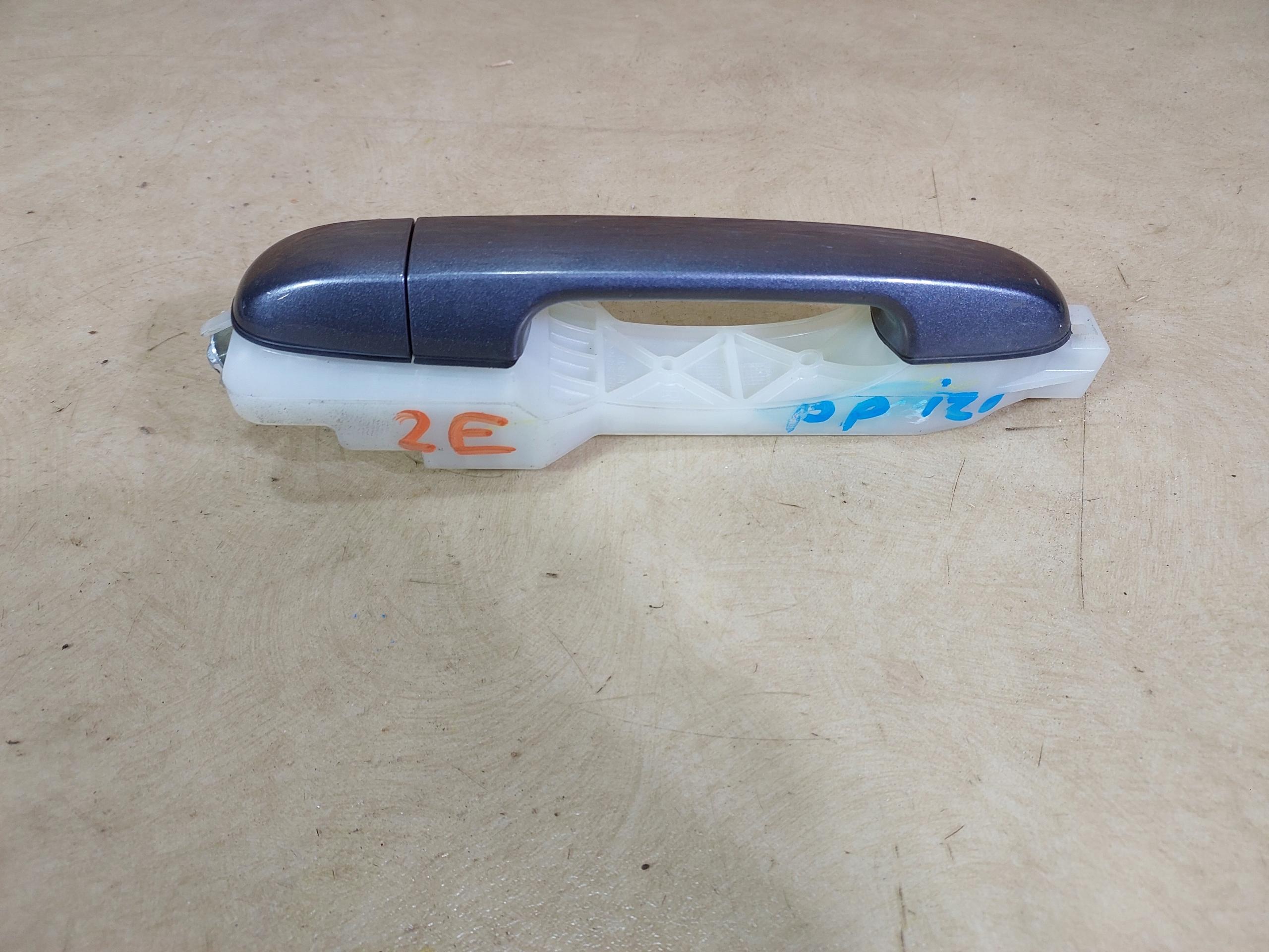 HYUNDAI I20 и правая передняя дверная ручка LAK.2E 08-12