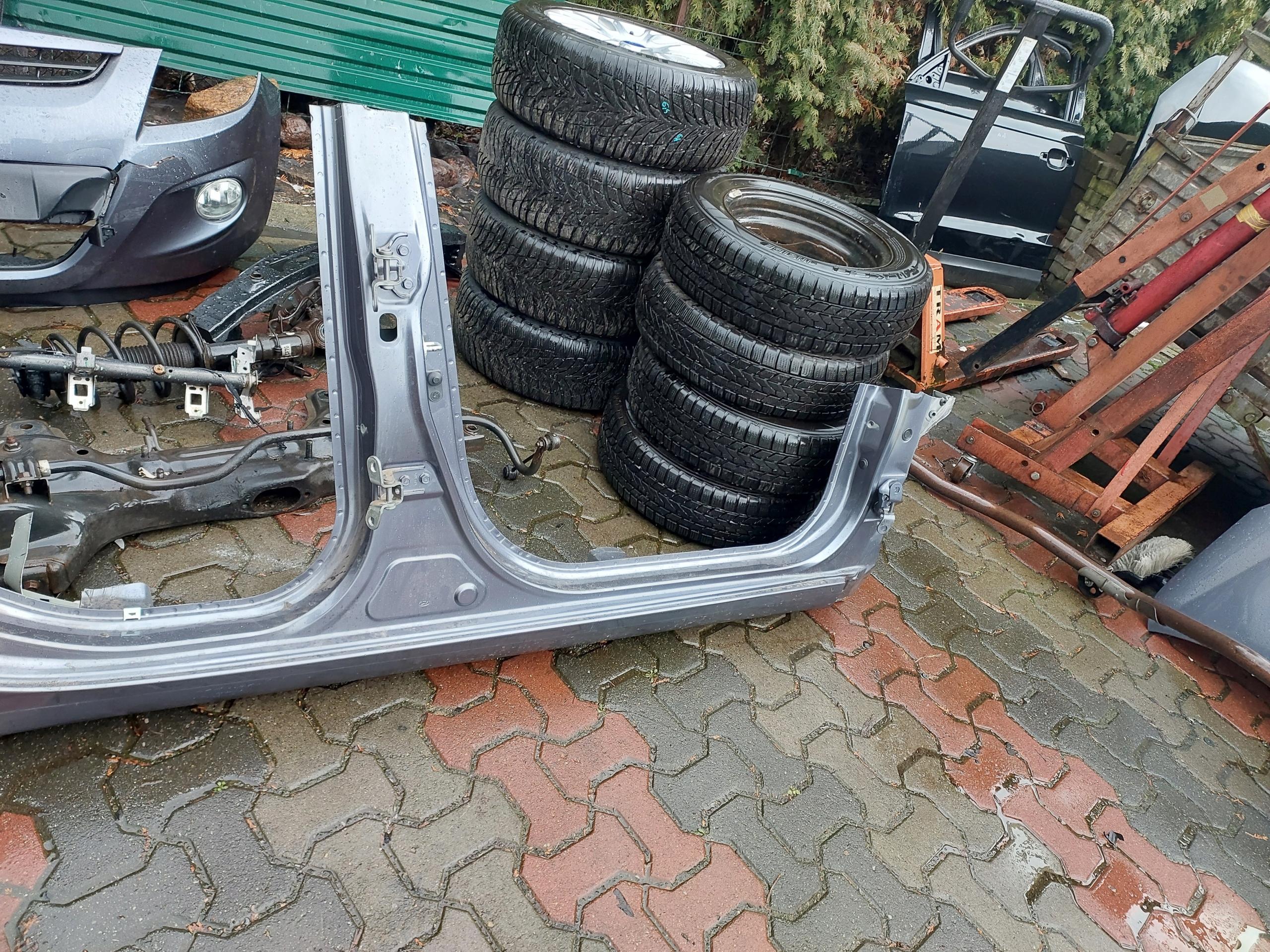 HYUNDAI I20 и правый порог 08-12