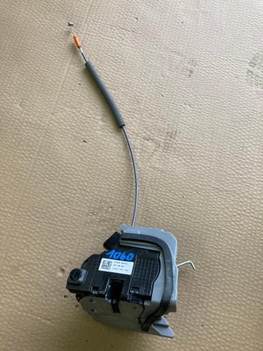 HYUNDAI i20 замок двери правый задний 81420-Q0000