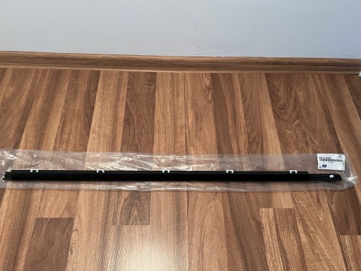 83210-G3010 - HYUNDAI I30 2017- СКРЕБОК ДВЕРІ ВІКНА ПЕРЕДНЯ ЛІВА