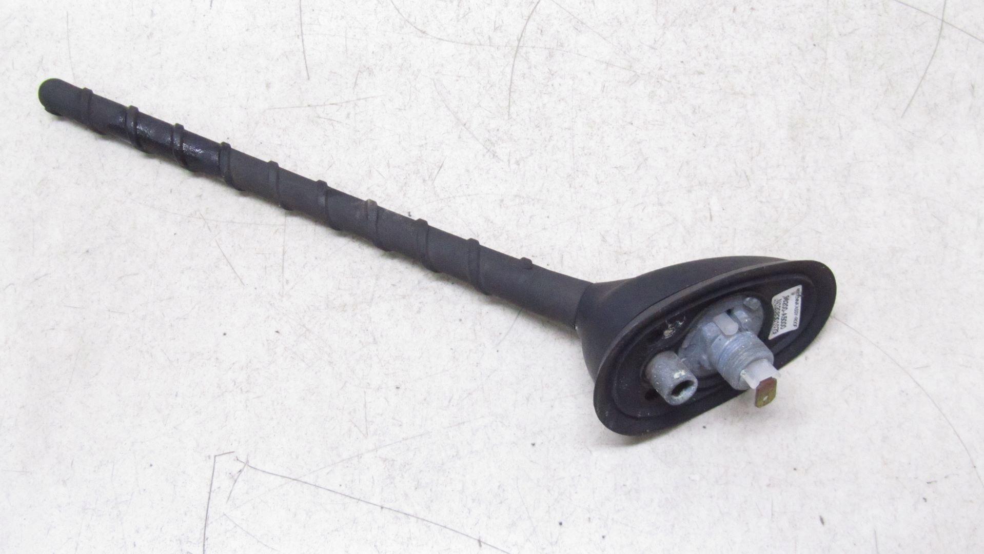 HYUNDAI i30 II антена на дах 96200-A5000 13-16 33