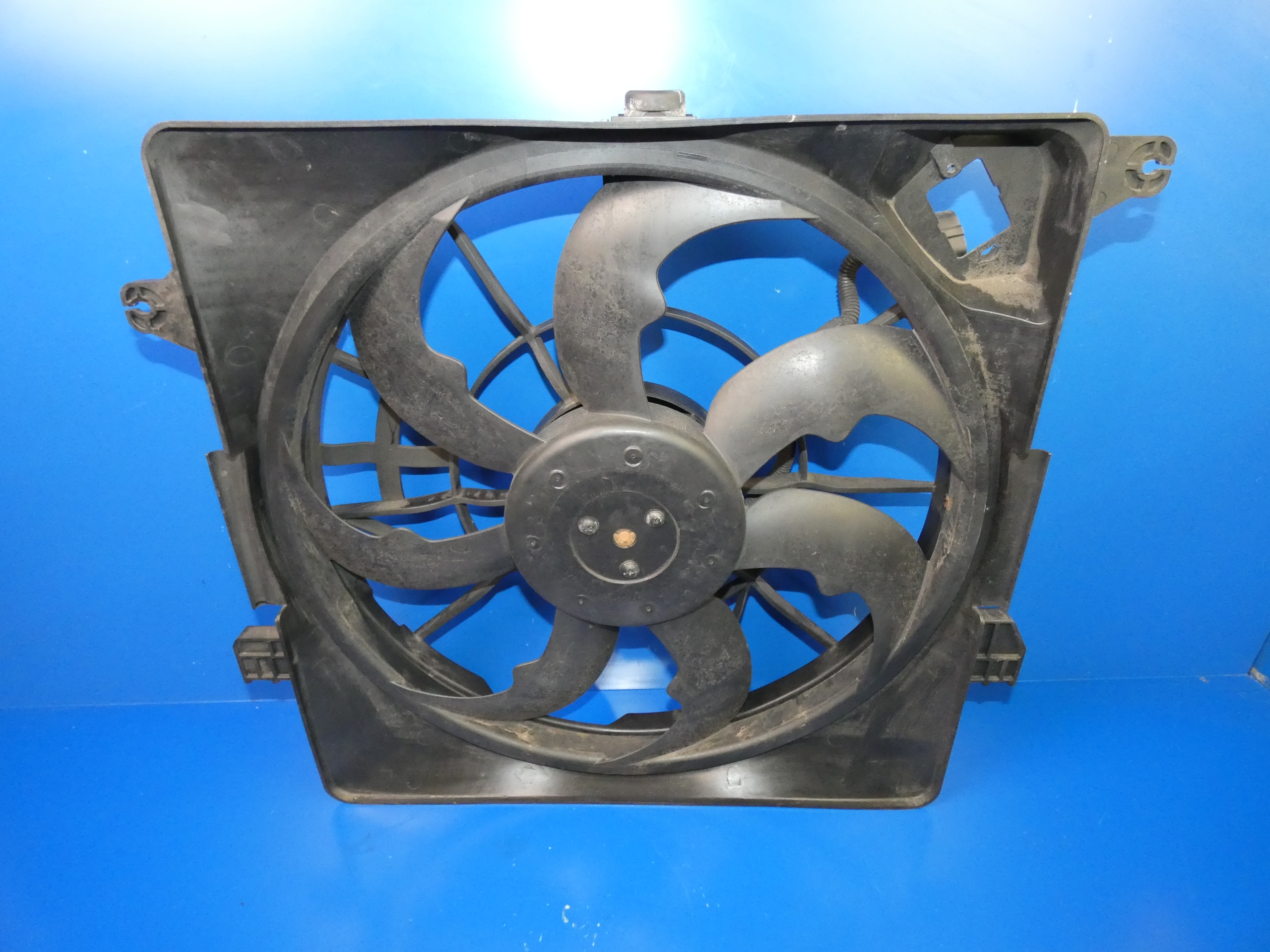 HYUNDAI i40 вентилятор охлаждения радиатора