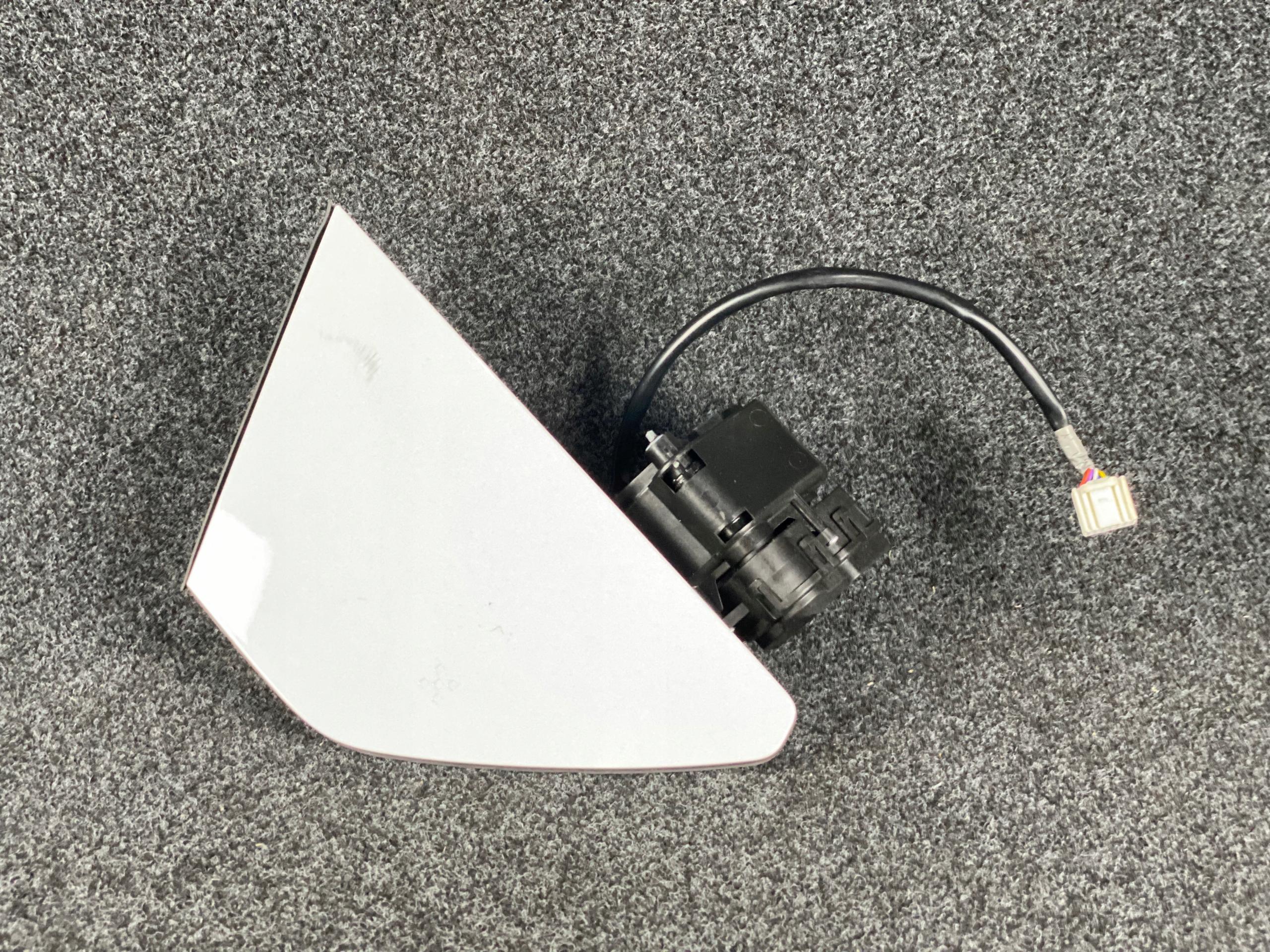 HYUNDAI IONIQ 5 В ОТКИДНАЯ КРЫШКА ЗАРЯДНОЙ РОЗЕТКИ