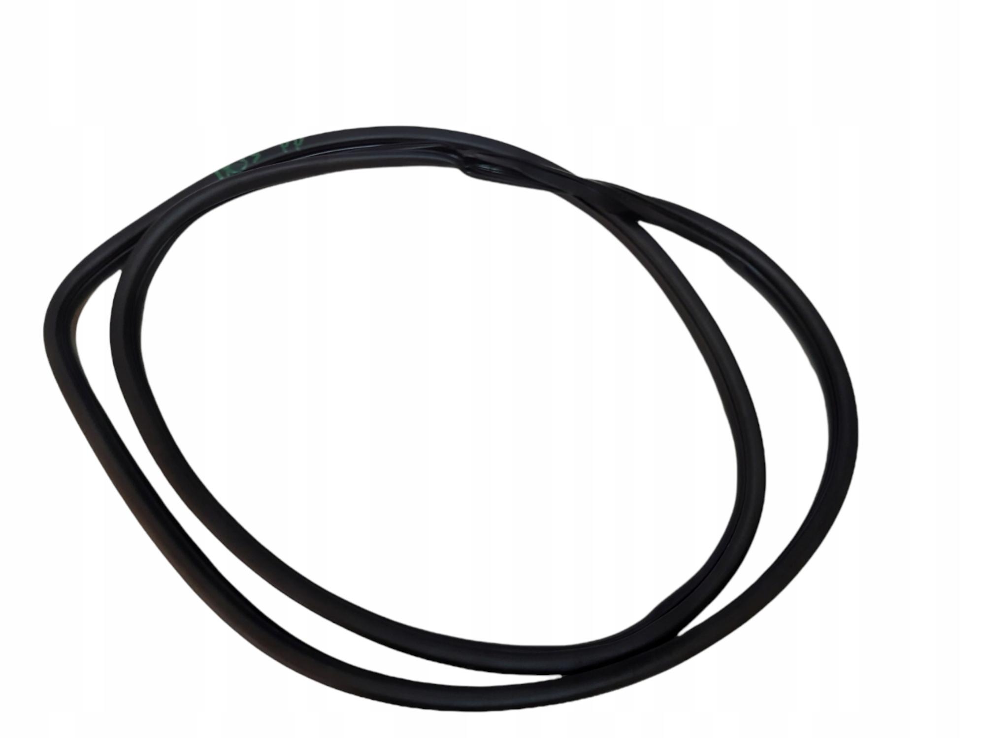 Hyundai IX35 09-15R уплотнительная дверь правая передняя