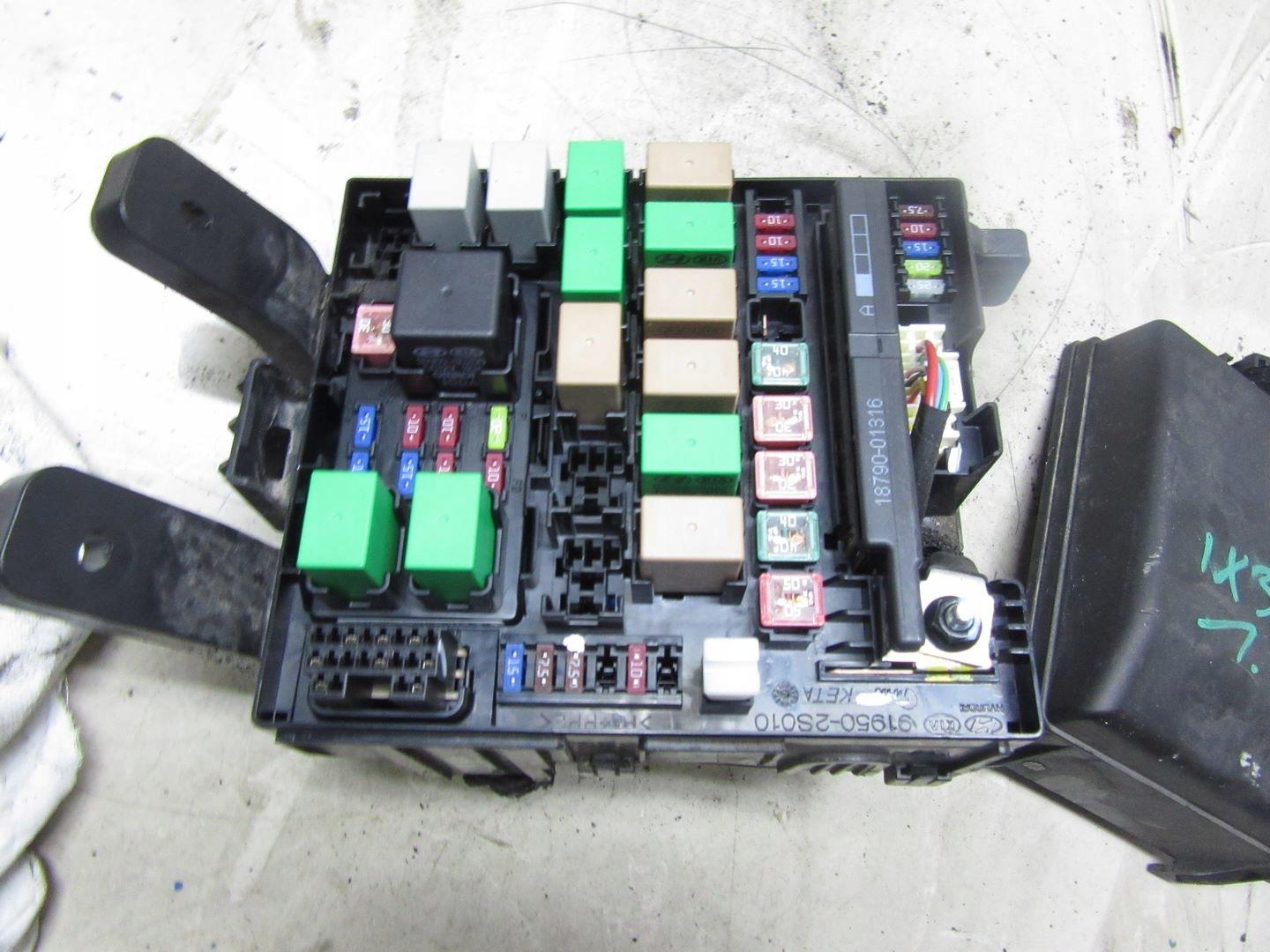 043/344 - HYUNDAI IX35 1.7 БЛОК ПРЕДОХРАНИТЕЛЕЙ 10-16 344