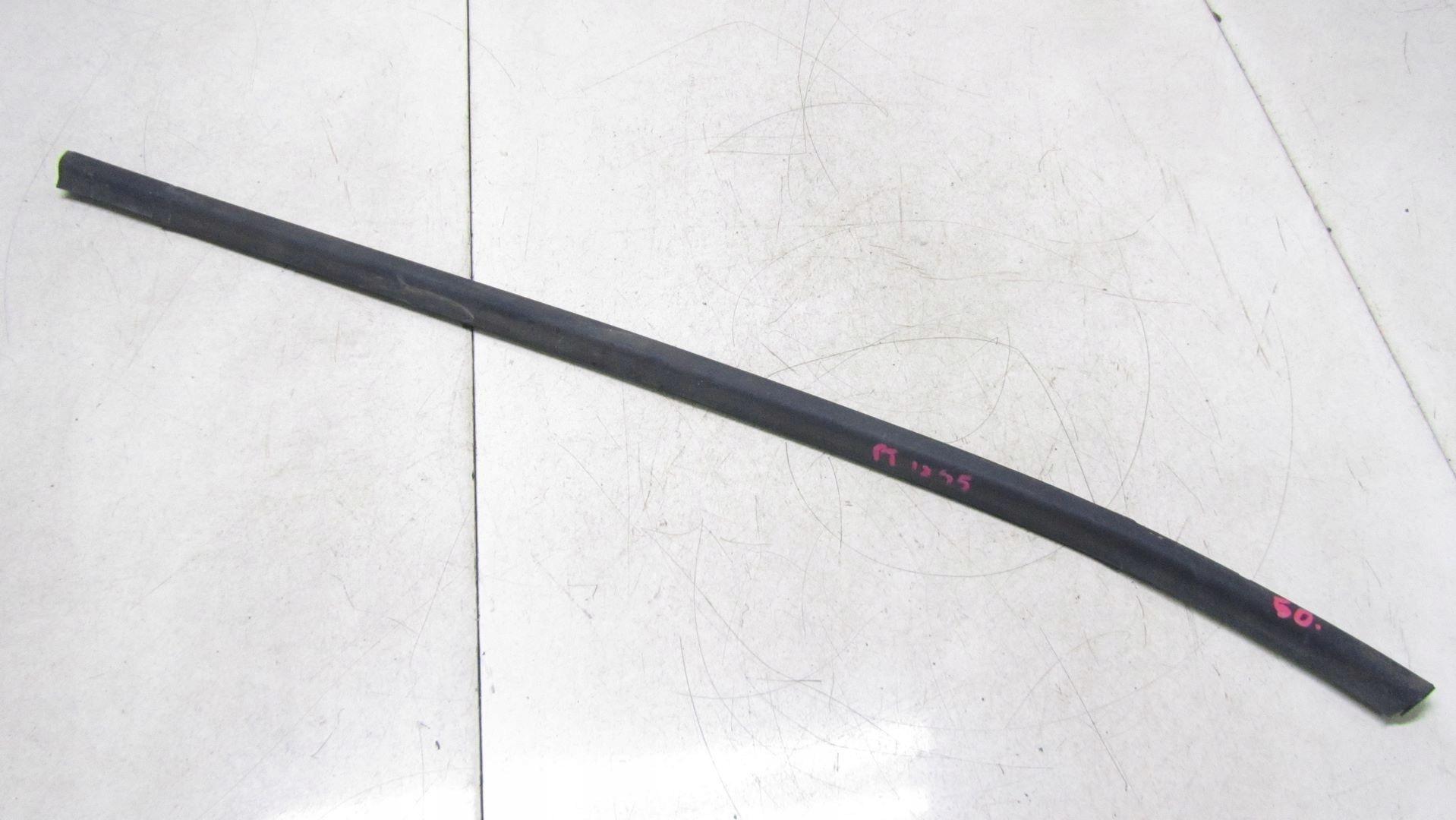 118/050 - HYUNDAI IX35 СКРЕБОК ДВЕРИ ПРАВЫЙ ЗАДНИЙ 50