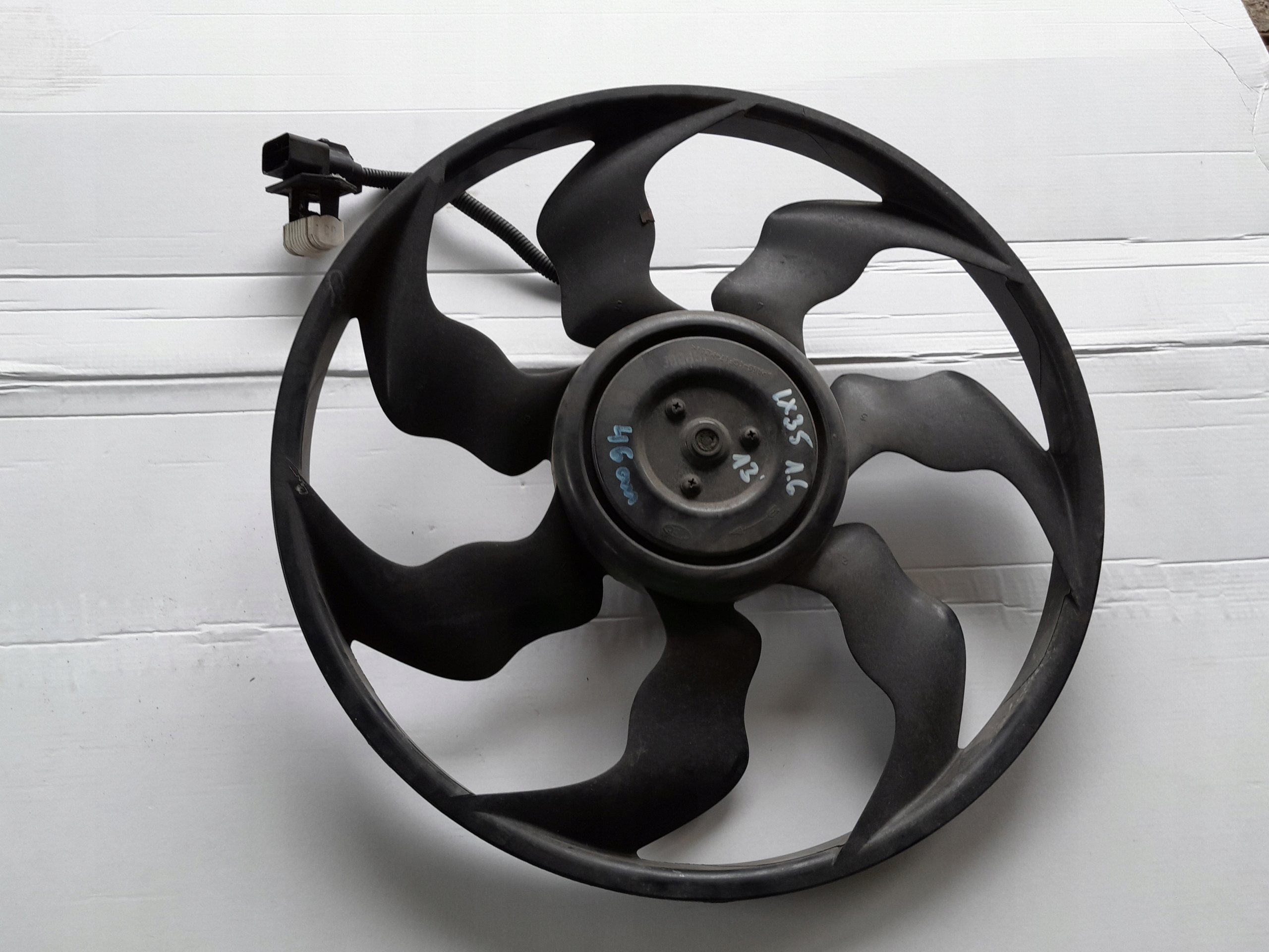 B105-NE9AA-01 - HYUNDAI ix35 вентилятор радиатора 1.6 2.0 09-15