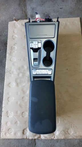 HYUNDAI KONA 2021 EV ТУННЕЛЬ ЦЕНТРАЛЬНАЯ РАМКА ПАНЕЛЬ ПЕРЕКЛЮЧАТЕЛЬ ПОДЛОКОТНИК