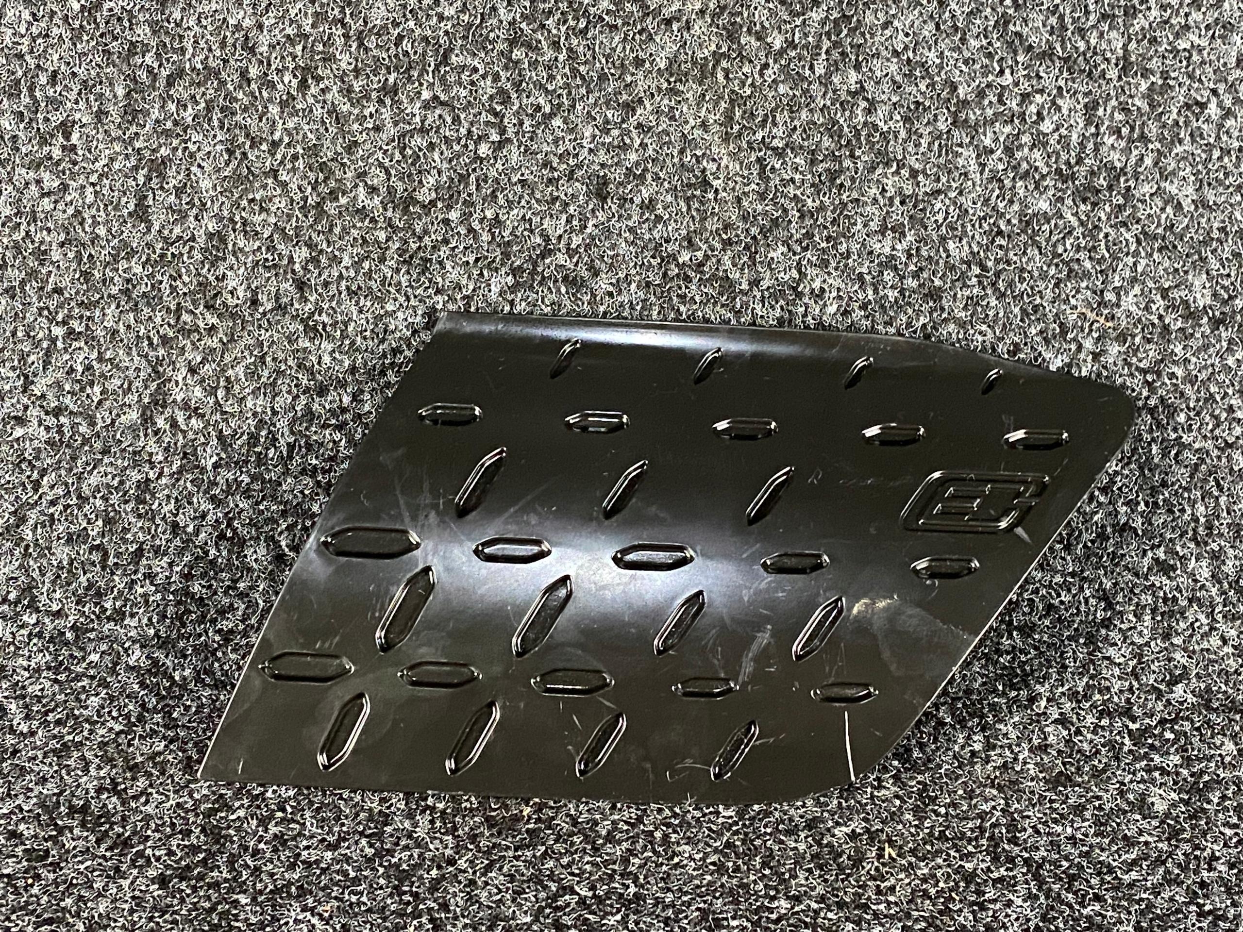 HYUNDAI KONA ELECTRIC ВІДКИДНА КРИШКА ЗАРЯДНОГО ГНІЗДА