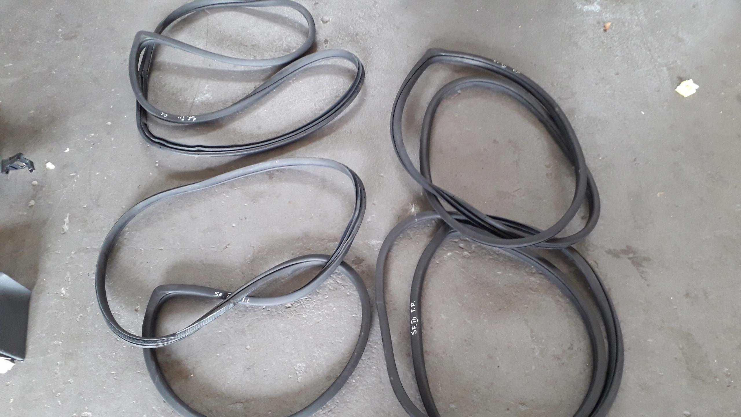 HYUNDAI SANTA FE III 2013-УПЛОТНИТЕЛЬ ПРОЕМА ДВЕРИ