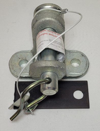 Крюк буксирної петлі Mitsubishi L200 OE MZ313684