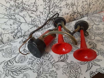 Горнова труба Hella 12v