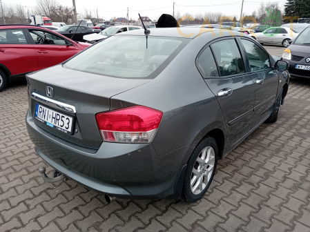 Honda City V 09-13 заднє скло Варшава хороше