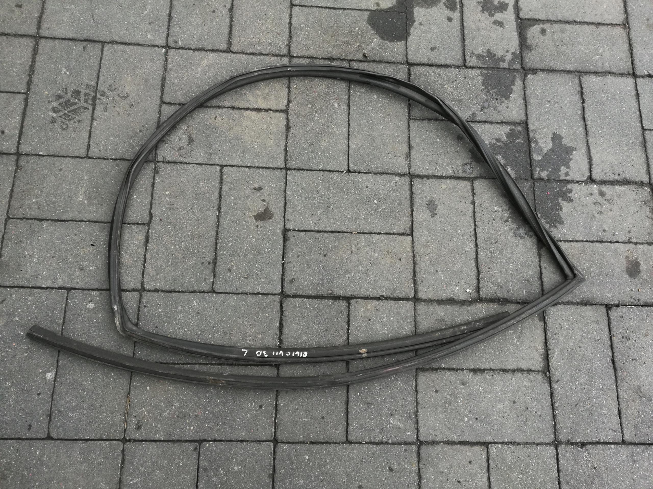 Honda Civic VII 3D ущільнення скла двері л