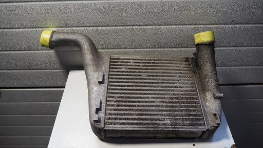 ИНТЕРКУЛЕР РАДИАТОРА ПРАВЫЙ AUDI A6 4L0145804A