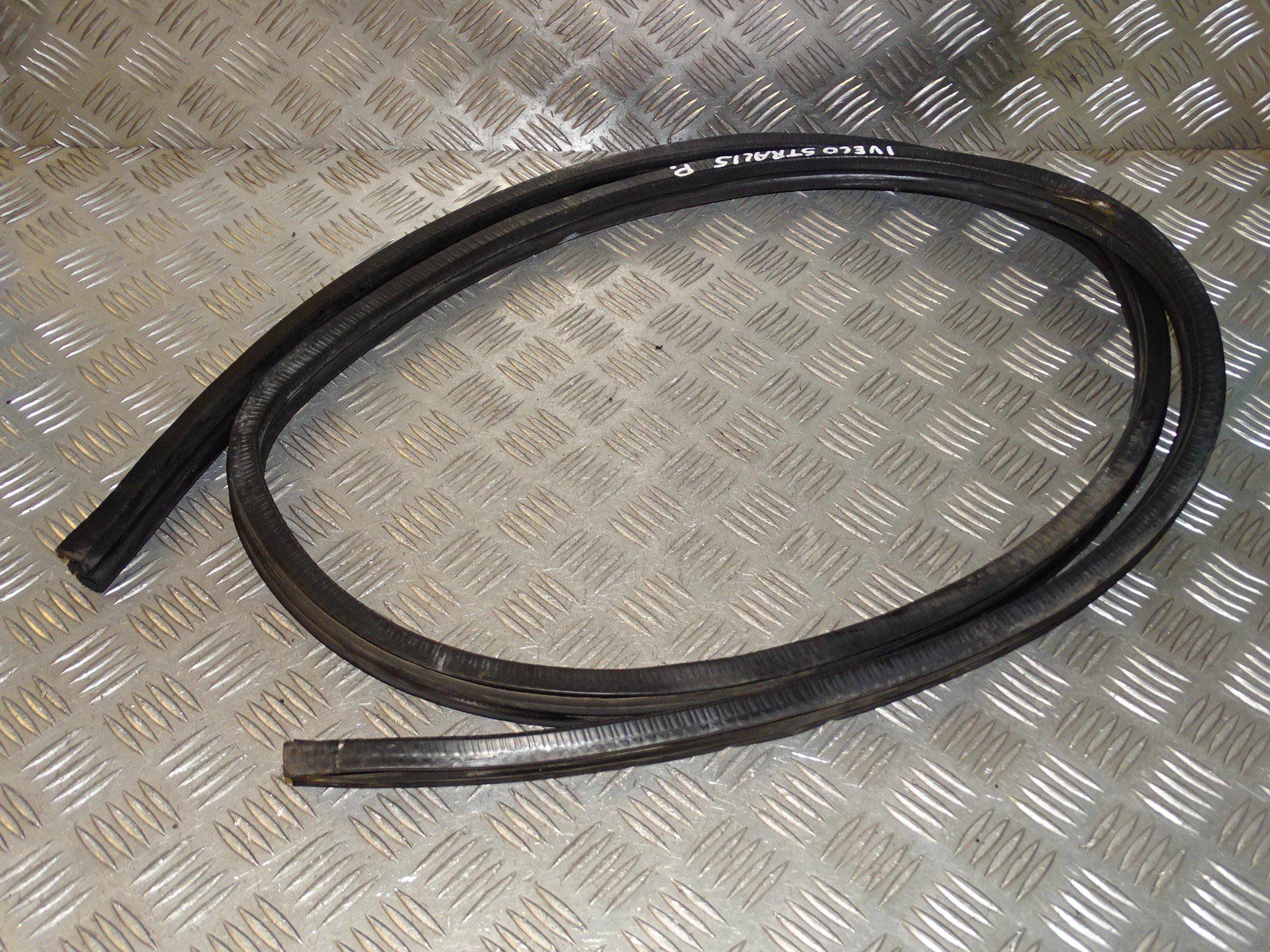 IVECO STRALIS 02-12 E3 / 4 / 5 ущільнювач правої двері