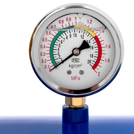 Инфлятор – баллон для накачивания шин колес с манометром.