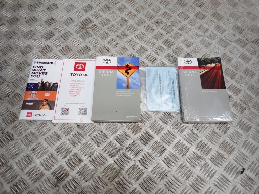 Руководство по техническому обслуживанию Toyota Sienna XLE 2.5 Hybrid XL40 2021 года