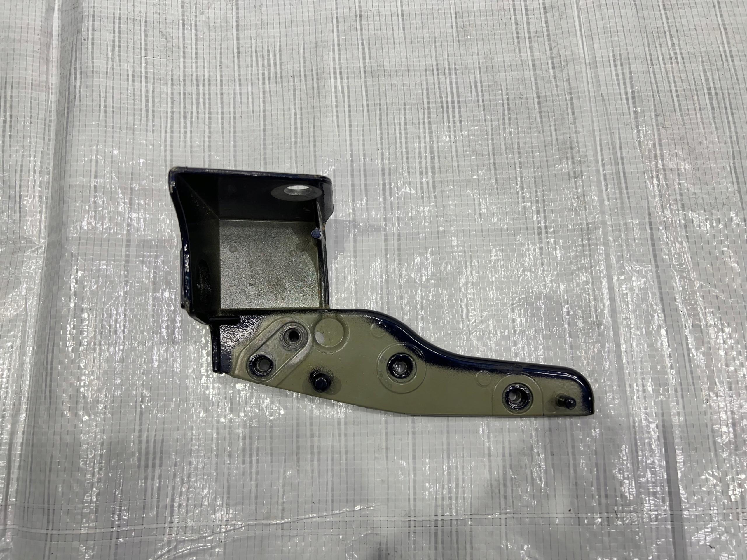 JAGUAR F-PACE КРІПЛЕННЯ КРИЛА HK83-16290-BC