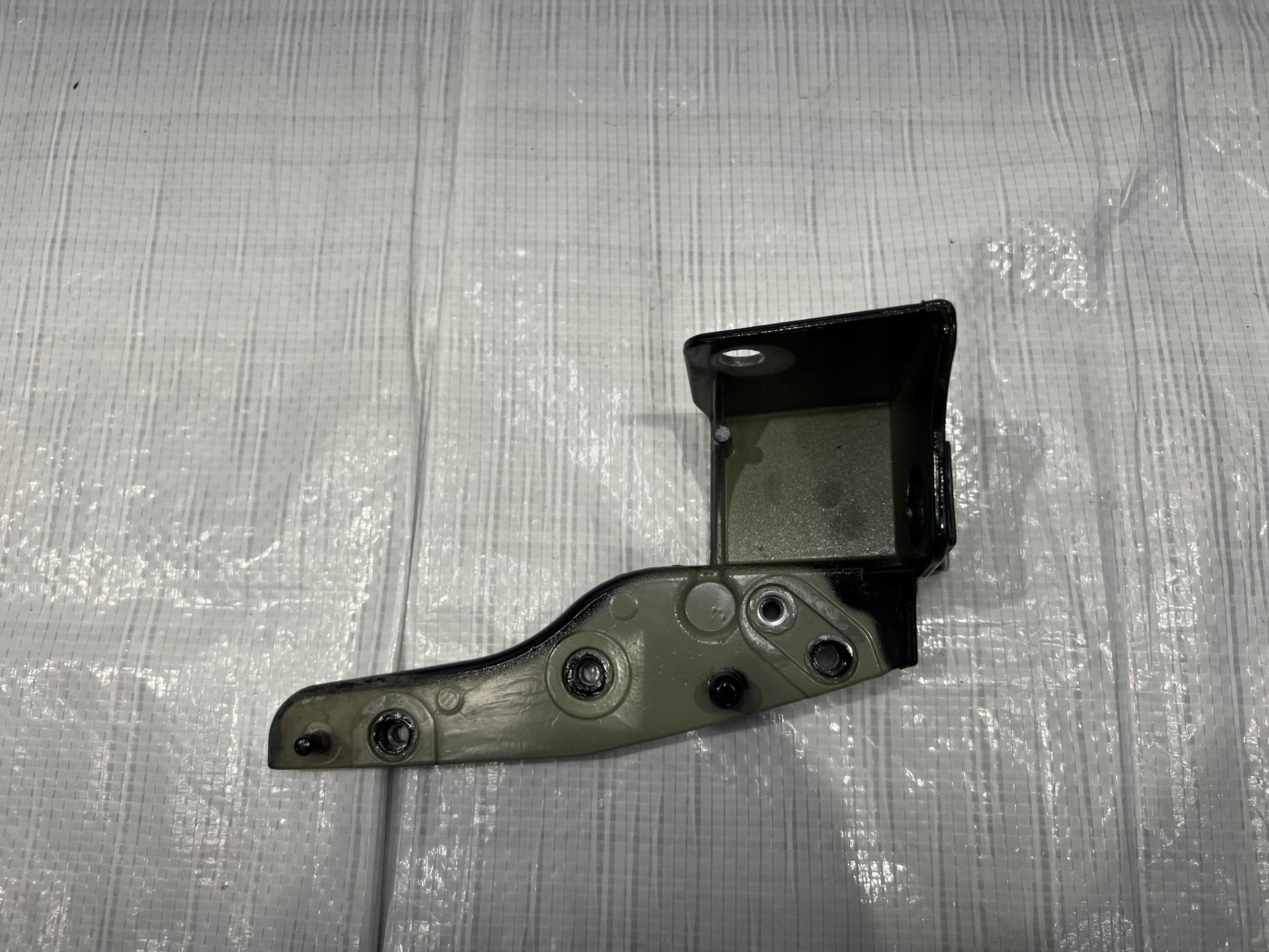 JAGUAR F-PACE КРІПЛЕННЯ КРИЛА HK83-16291-BC