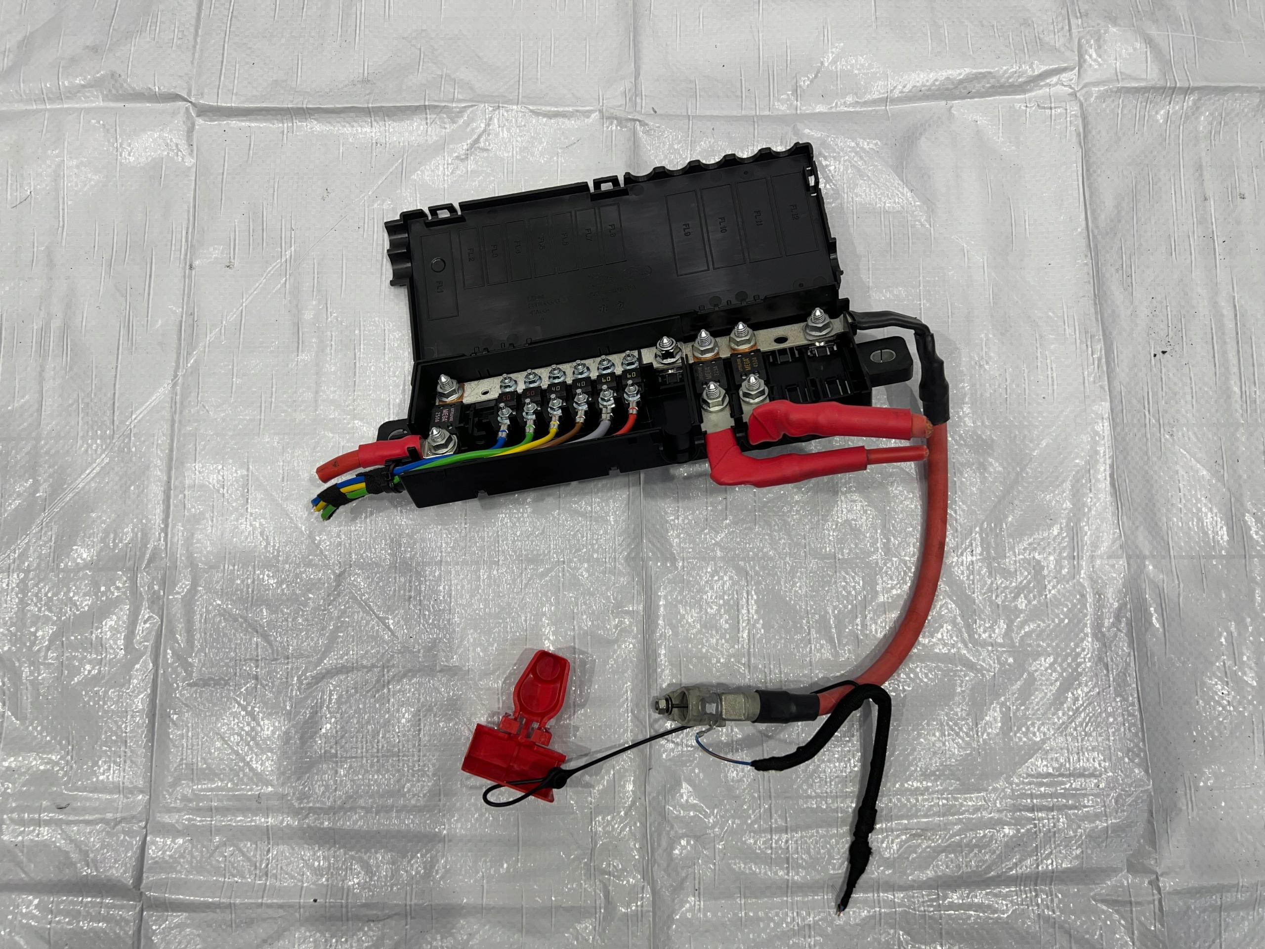 БЛОК ЗАПОБІЖНИКІВ JAGUAR F-PACE J8A2-14516-AC