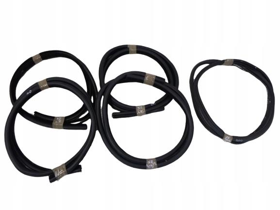 Jaguar F PACE X761 ущільнення двері закрилка