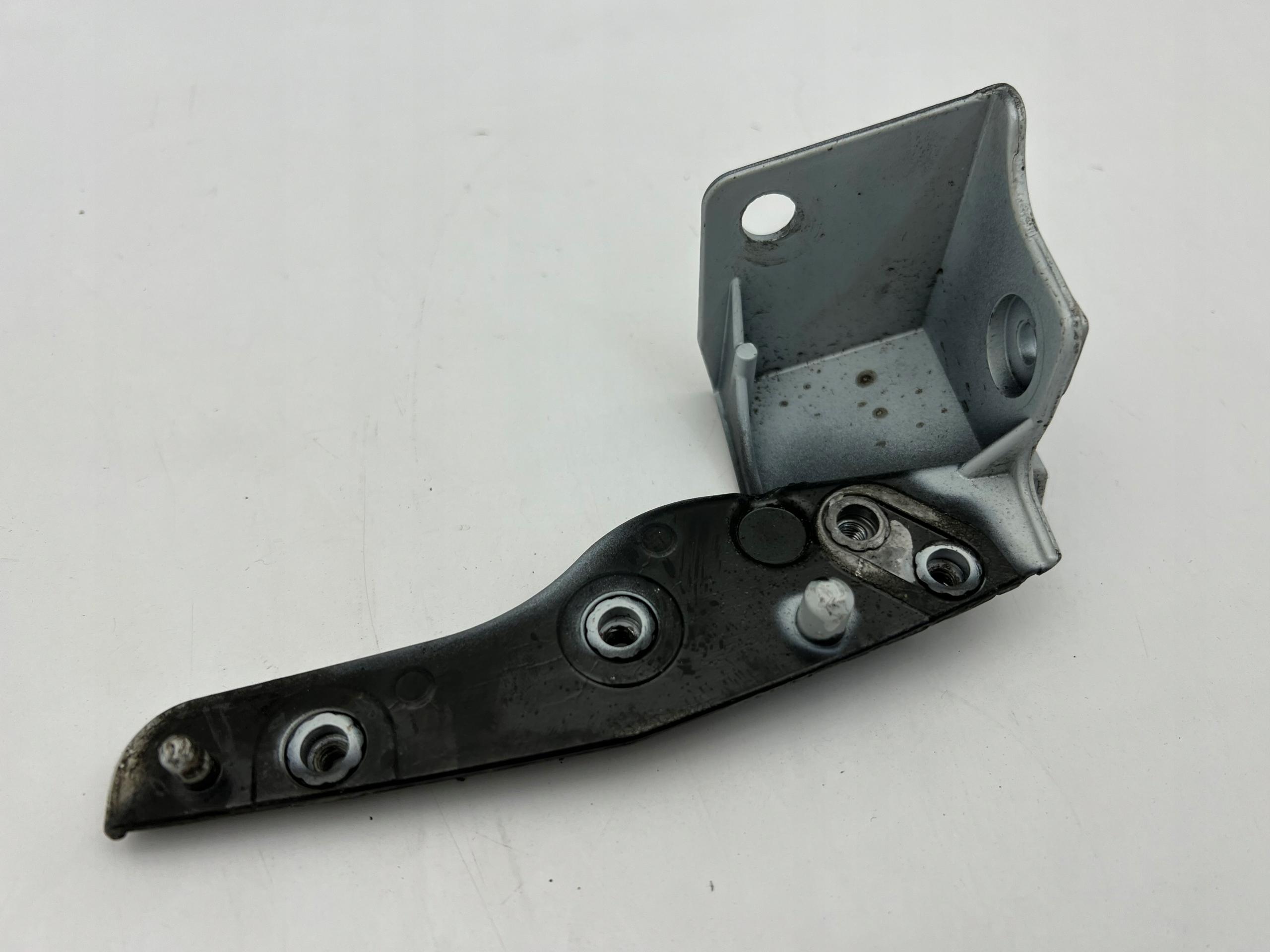 HK83-16291-BC - Jaguar F-PACE X761 кронштейн крила слайд лівий