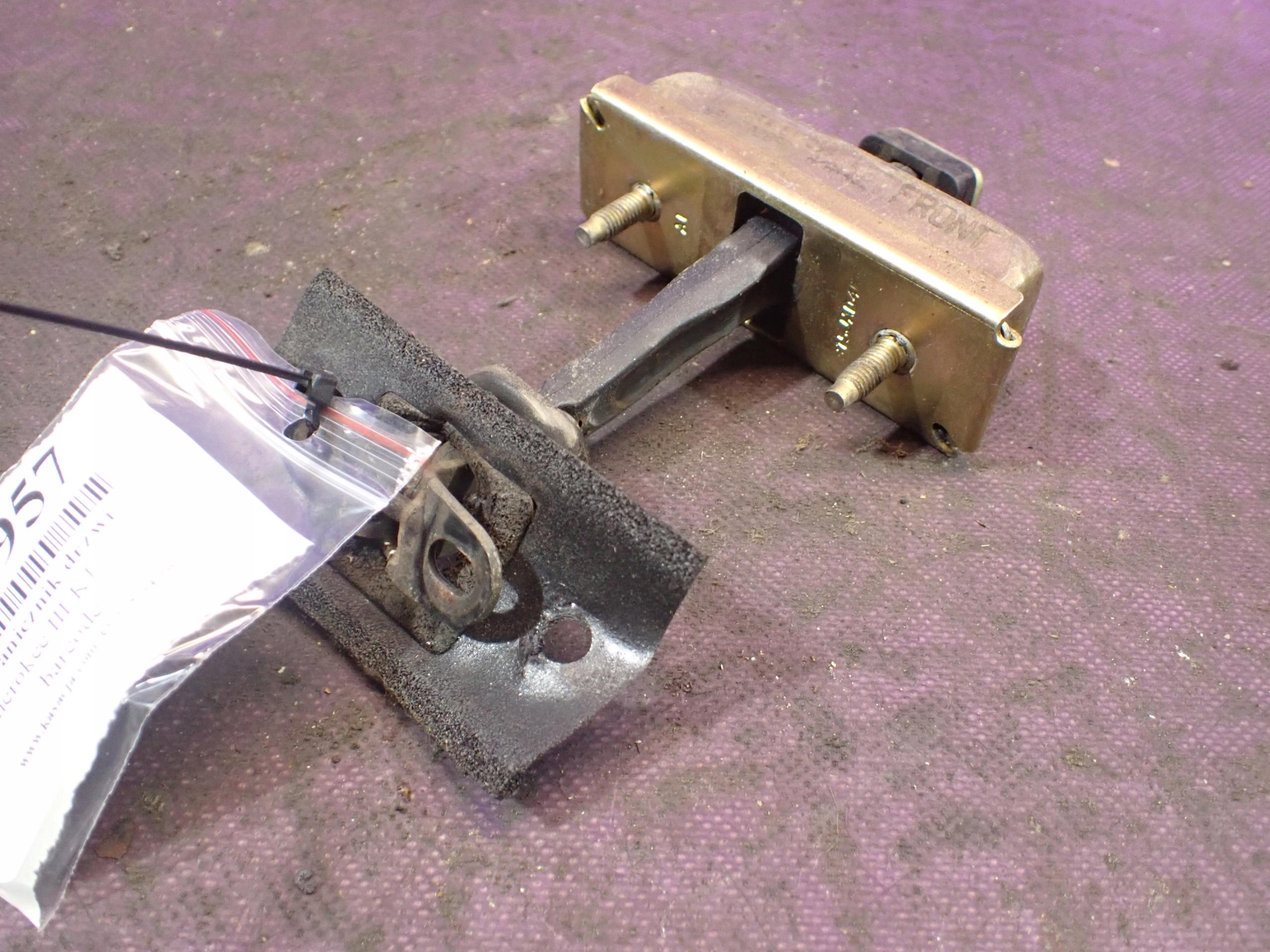 JEEP CHEROKEE KJ ПЕРЕДНІЙ ПРАВИЙ ОБМЕЖУВАЧ 55177028A