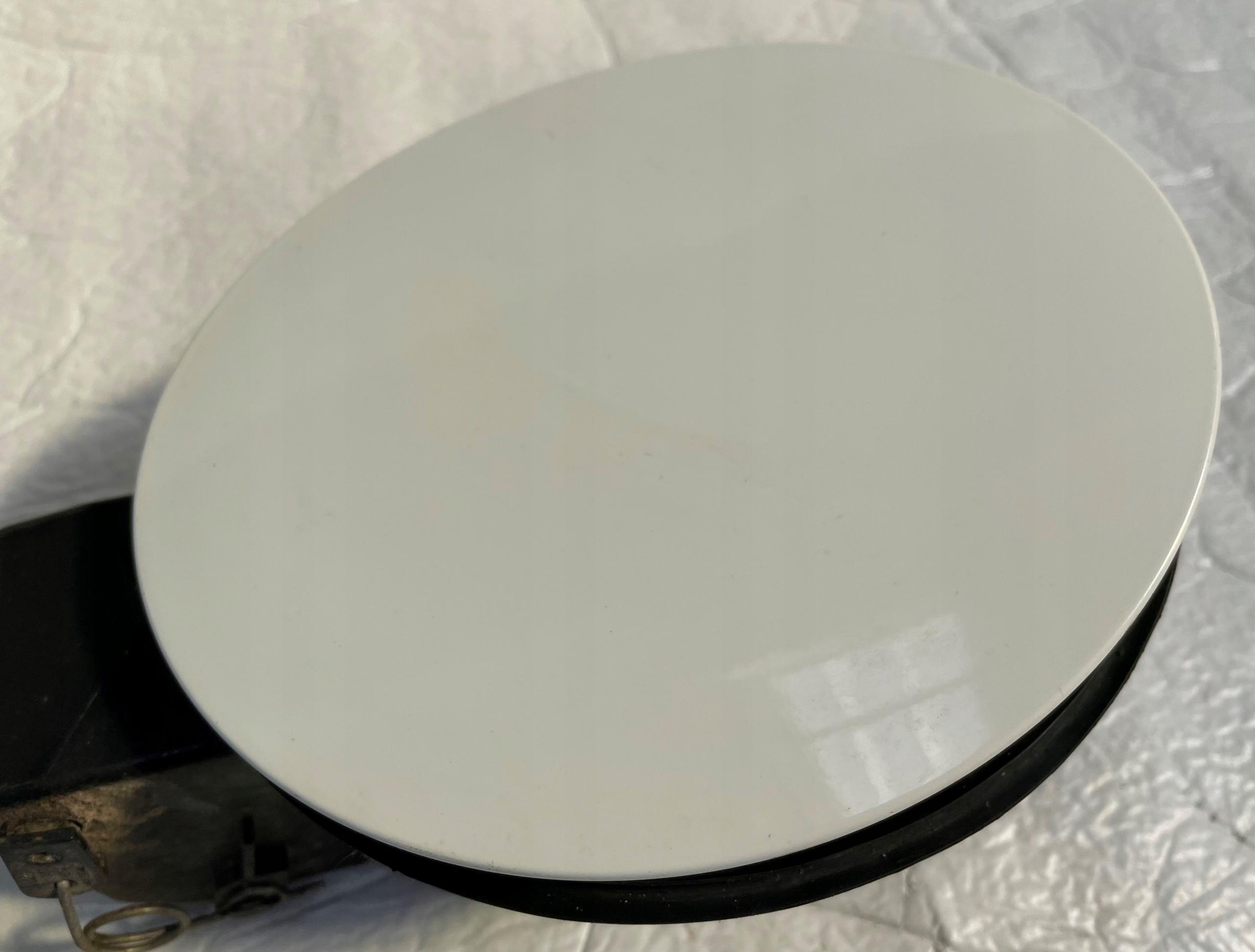 68102575AD - JEEP CHEROKEE KL 14-18 КРЫШКА ТОПЛИВНОГО БАКА + КРЫШКА