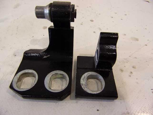 JEEP CHEROKEE KL ДВЕРНА ПЕТЛЯ ЛІВА ЗАДНЯ НИЖНЯ