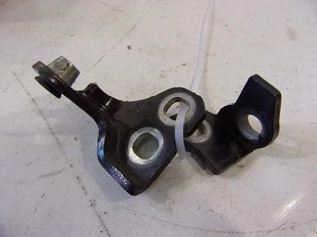 JEEP COMPASS II 17 - ПЕТЛЯ ДВЕРИ ПРАВАЯ ПЕРЕДНЯЯ НИЖНЯЯ