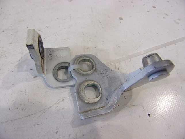 JEEP COMPASS II 17-ПЕТЛЯ ДВЕРІ ПРАВА ПЕРЕДНЯ НИЖНЯ