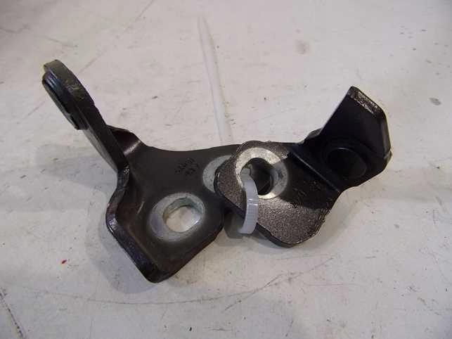 JEEP COMPASS II 17 - ПЕТЛЯ ДВЕРИ ПРАВАЯ ПЕРЕДНЯЯ ГОРА