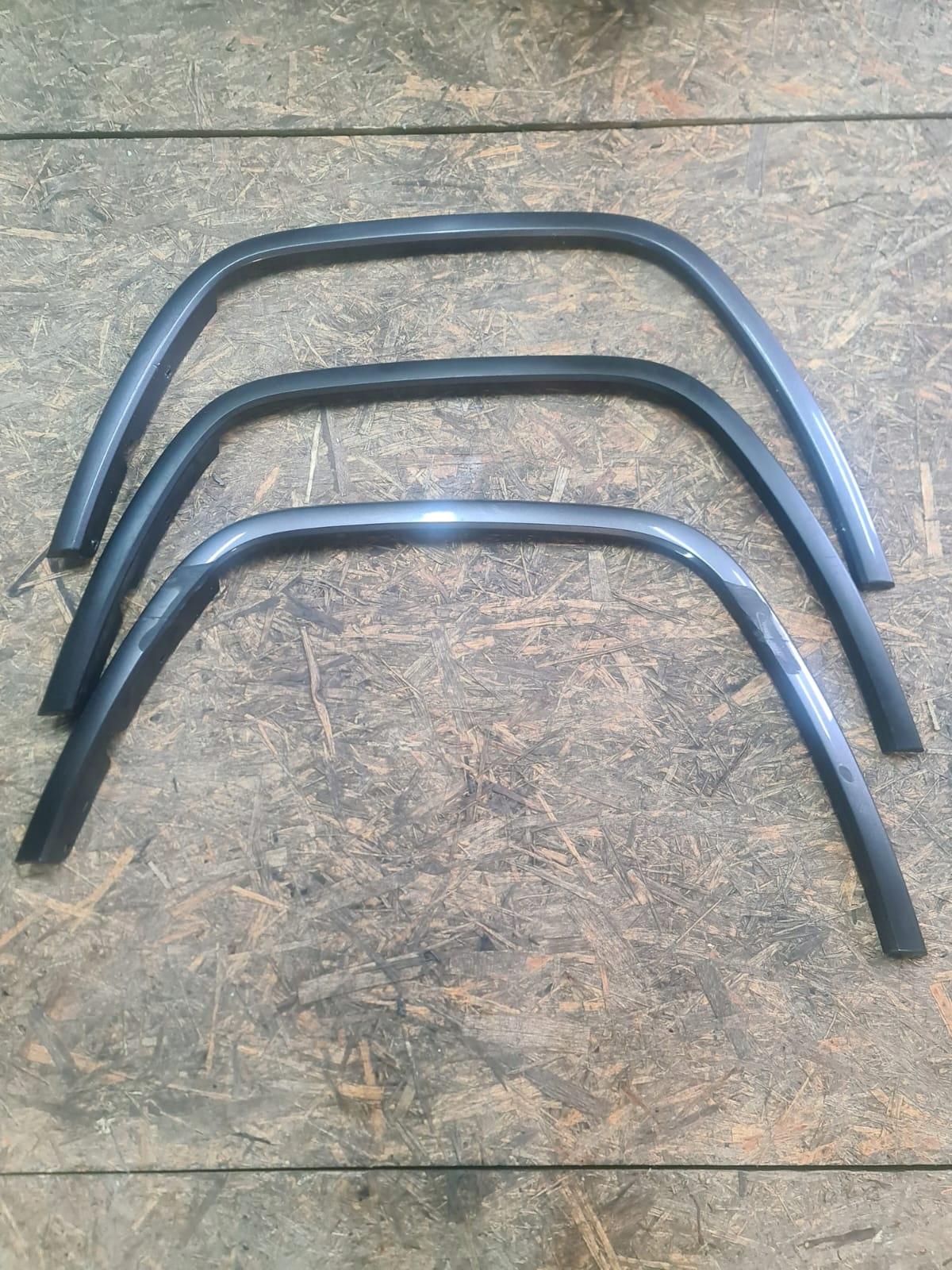 JEEP GRAND CHEROKEE WK2 НАКЛАДКА НА КРИЛО ЛІВА