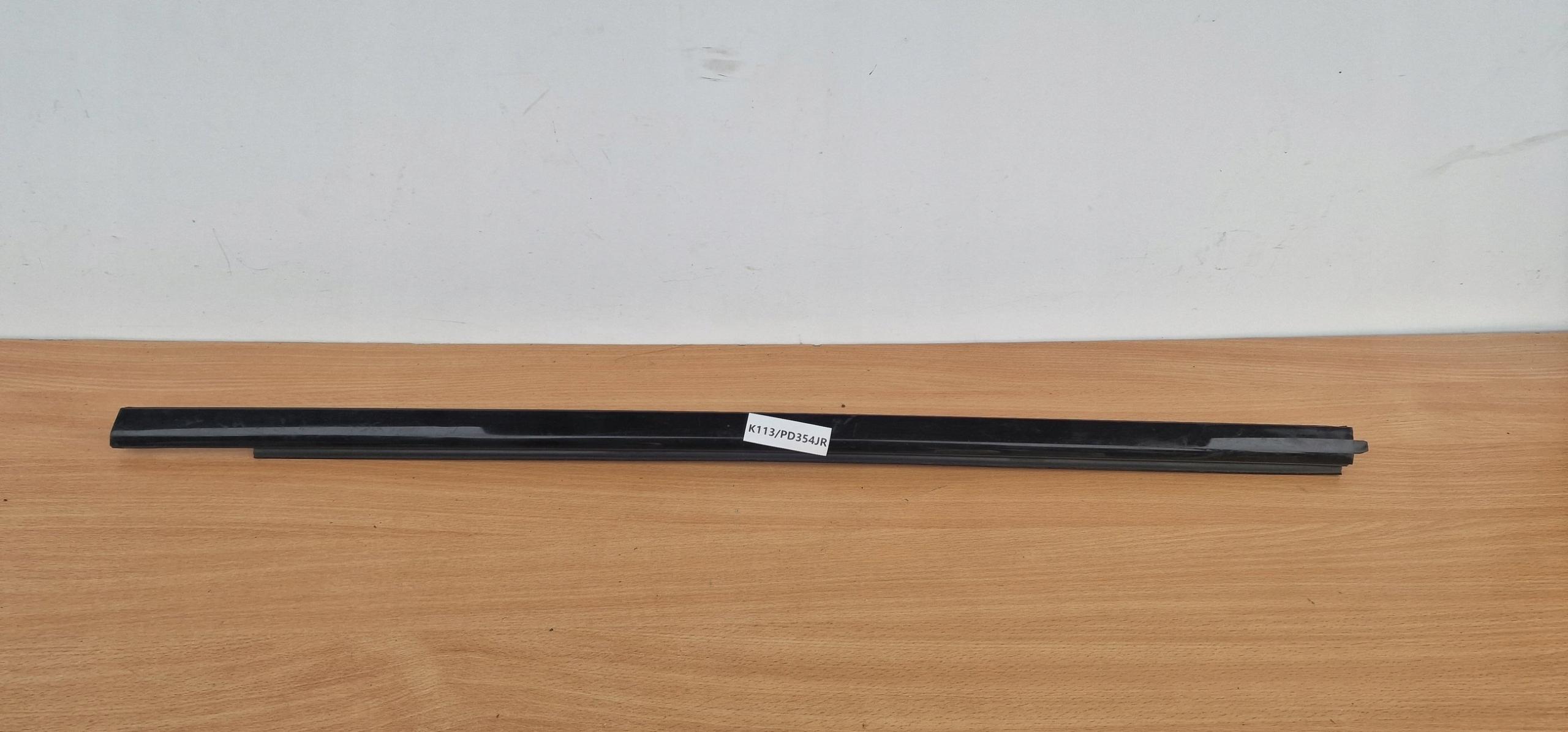 68278320AD - JEEP GRAND CHEROKEE WK2 ПЕРЕДНЯЯ ПРАВАЯ ОКОННАЯ ПАНЕЛЬ