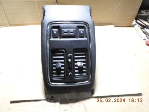 JEEP GRAND CHEROKEE WK2 ЗАДНЯ ПАНЕЛЬ ВЕНТИЛЯЦІЙНА РЕШІТКА