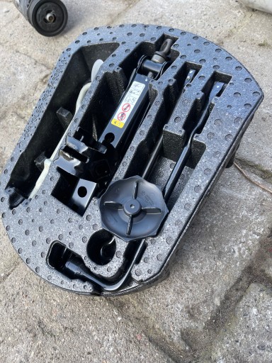 ДЖИП ГРАНД ЧЕРОКІ WK2 ПІНОПОЛІСТИРОЛ КАРТРИДЖ КОЛЕСА ЗАПАСНИЙ КЛЮЧ 68284639AA