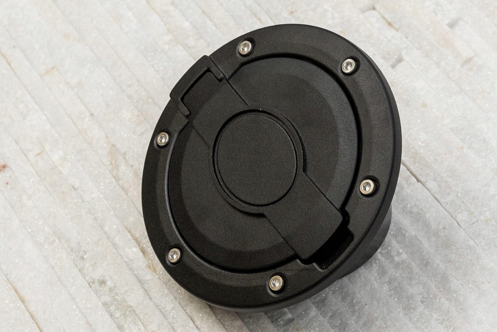 2000000022086 - JEEP WRANGLER JK 2007-2018 КРЫШКА ТОПЛИВНОГО БАКА