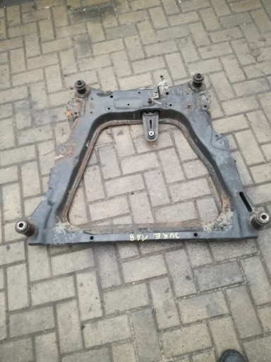 Передній саней підвісного променя juke f15 під двигуном