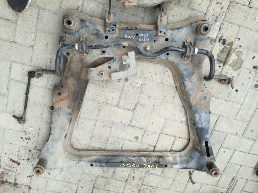 Передній саней підвісного променя juke f15 під двигуном