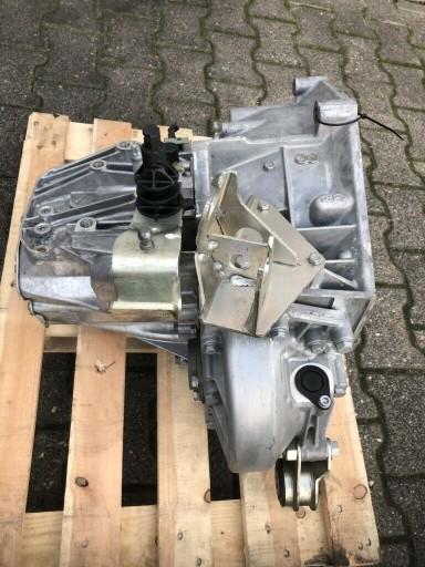 5NA823301G 5NA823302G - Петля капота VW TIGUAN 5NA 5NA823301G 5NA823302G