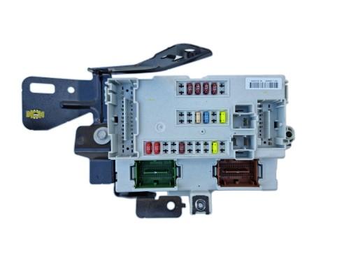 68236668AG - Блок предохранителей джип чероки класс 2.2