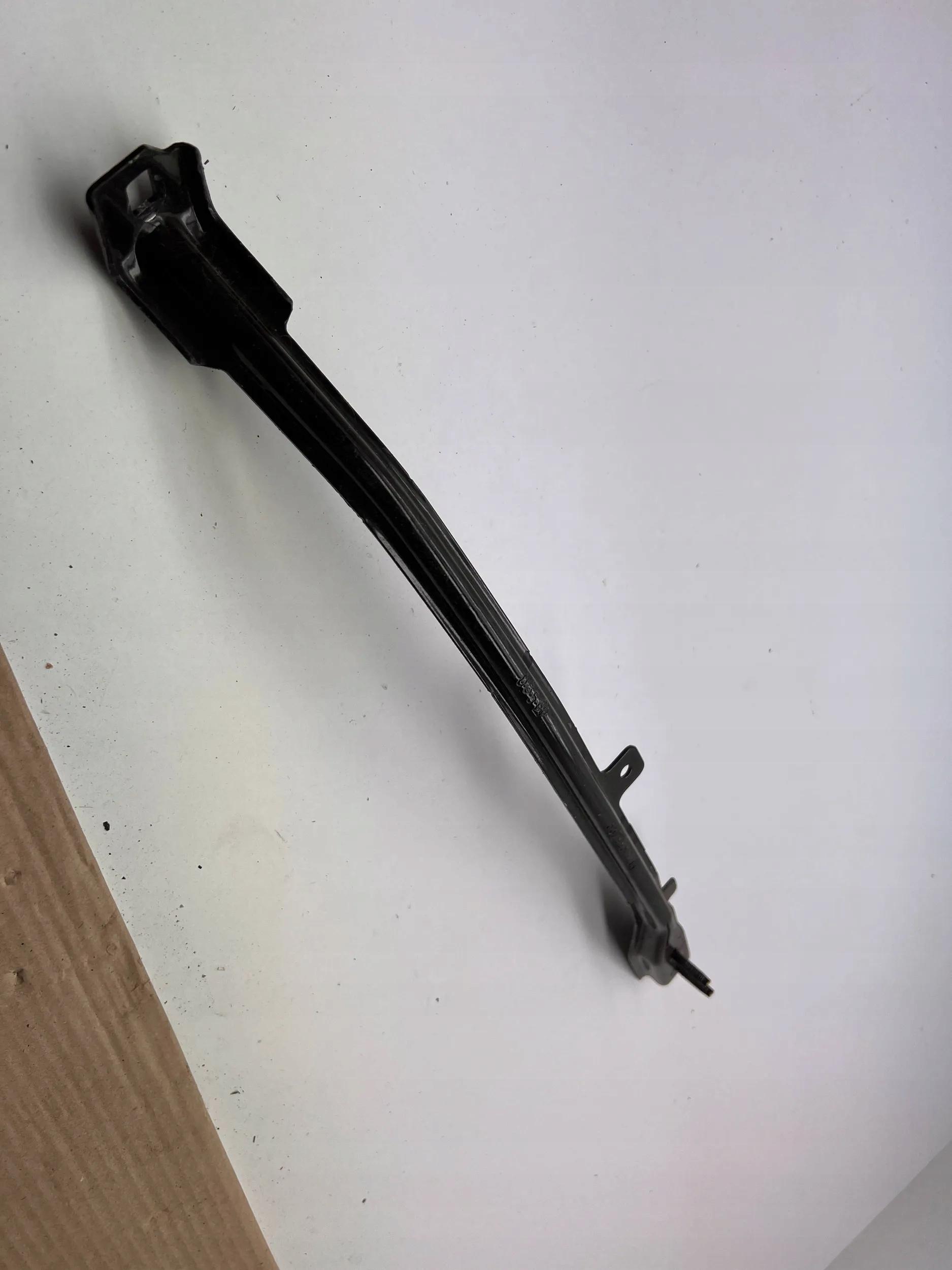 68244672AA - Jeep Compass ii переднее правое усиление ремня